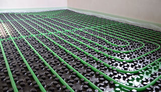 Verlegefläche top-Nopp® mit grünem PE-RT Heizrohr 15x1,8 mm