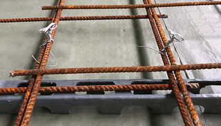 Detailfoto XXL-Industrie, Trägermatte verbunden mit Draht
