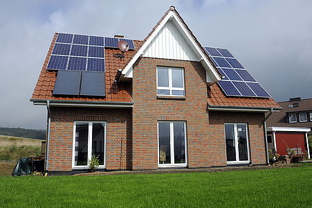 Energie-Plus-Haus in Auetal mit Fußbodenheizung von EMPUR